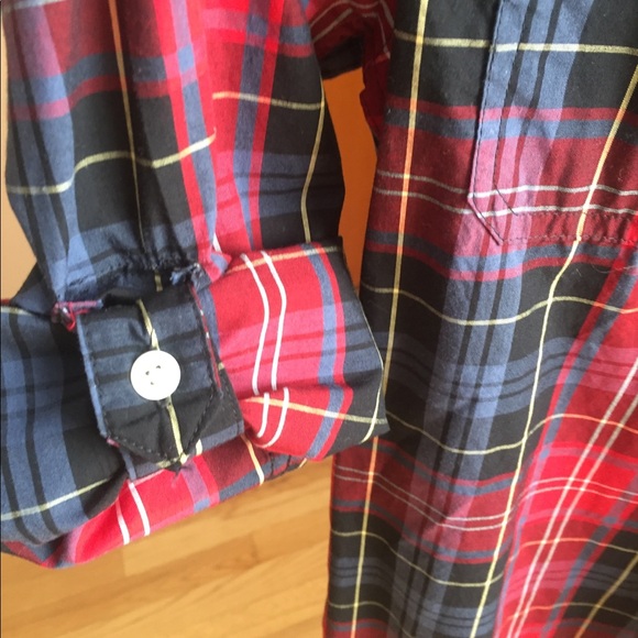 ➡️2/$25❗️⬅️Youth size boy’s button down shirt ❤️ - Picture 3 of 3